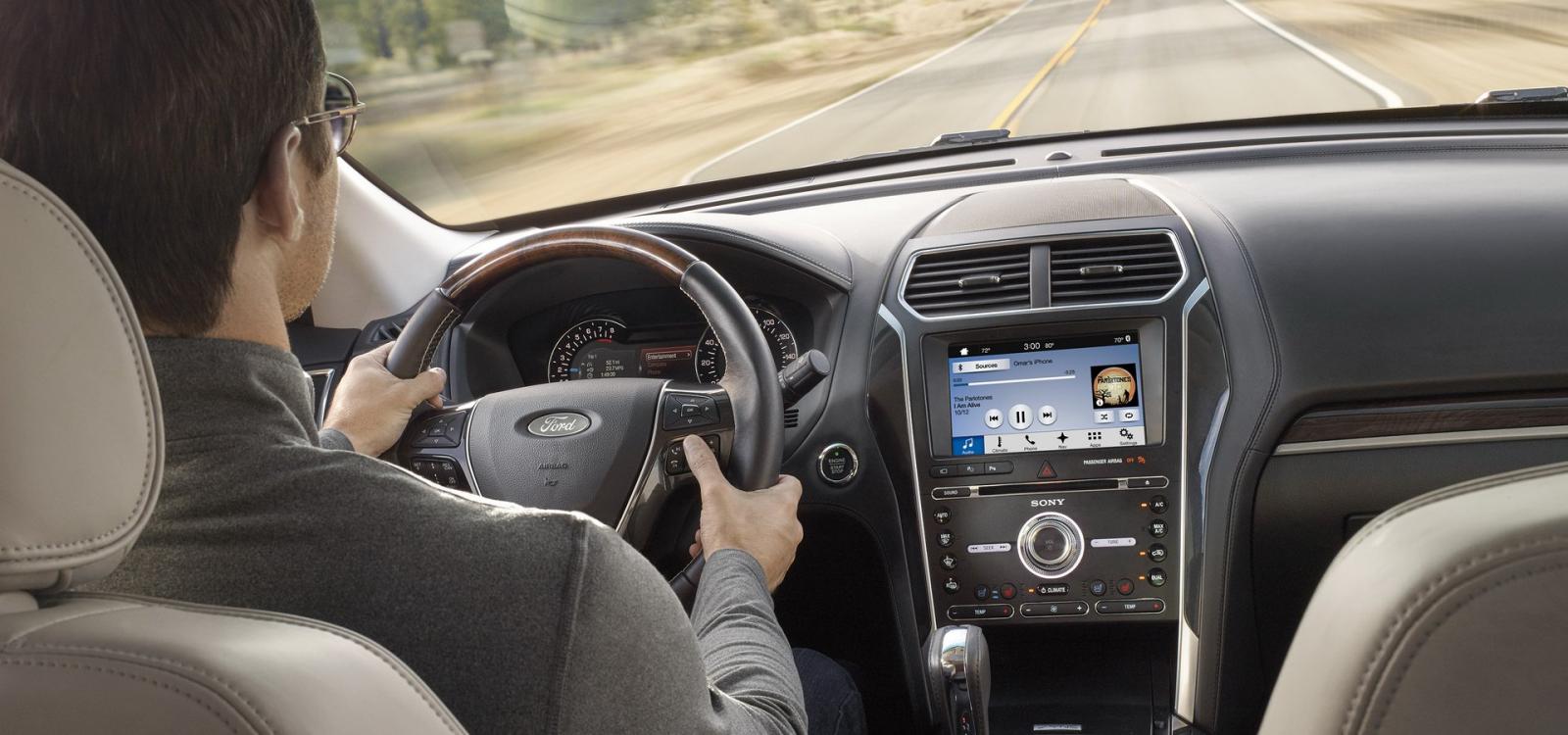 Trong vài năm trở lại đây, Ford Explorer đã bị không ít khách hàng phàn nàn về tình trạng mùi khí thải lọt vào khoang lái