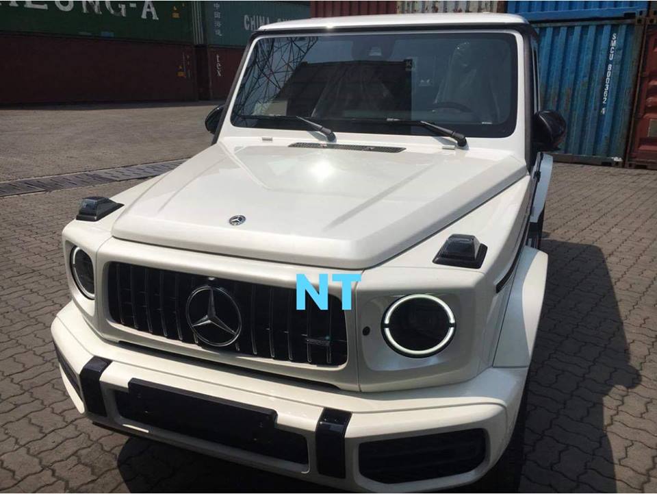 Xe mang ngoại thất màu trắng nhám