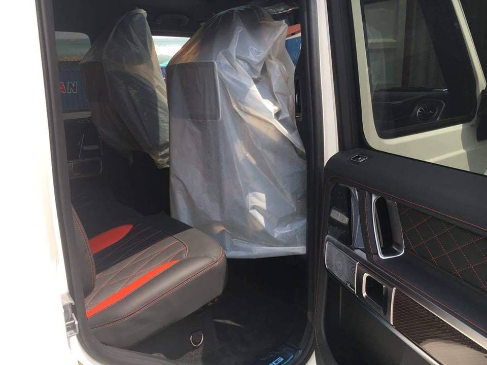 Hàng ghế sau có thêm 2 màn hình giải trí