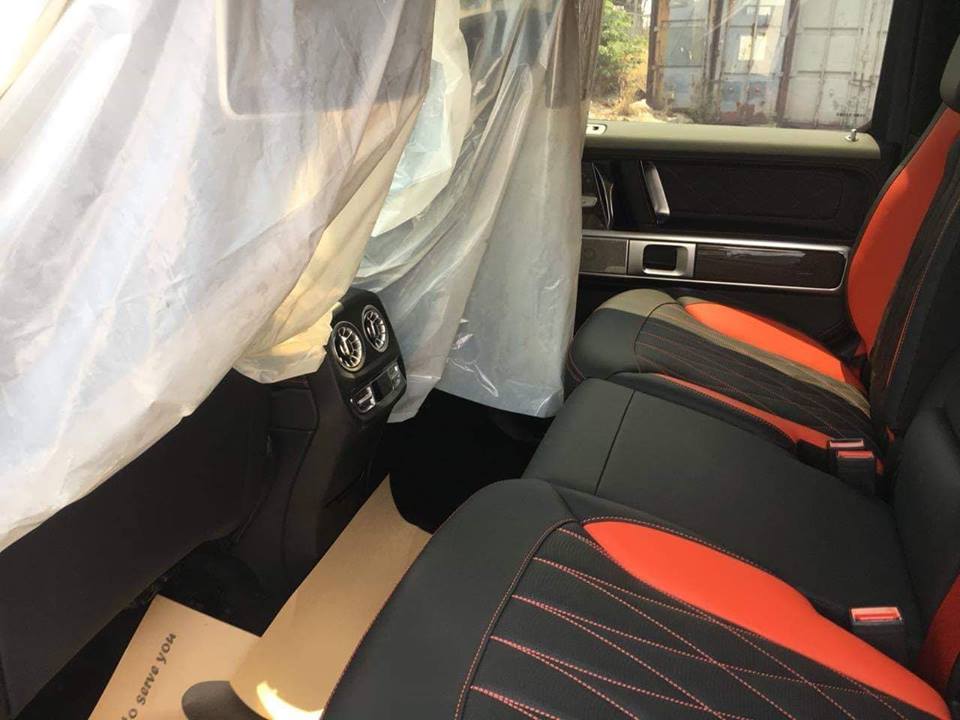 Hàng ghế sau của chiếc Mercedes-AMG G63 Edition 1 màu trắng mới có mặt ở Việt Nam