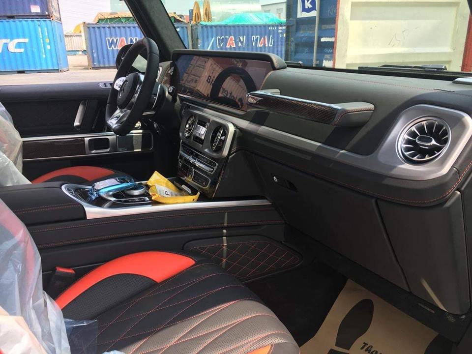 Nội thất Mercedes-AMG G63 Edition 1 màu trắng có màu đen-đỏ