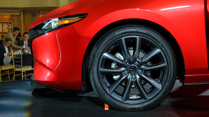Cận cảnh bộ vành hợp kim 18 inch của Mazda3 2019 Cận cảnh bộ vành hợp kim 18 inch của Mazda3 2019