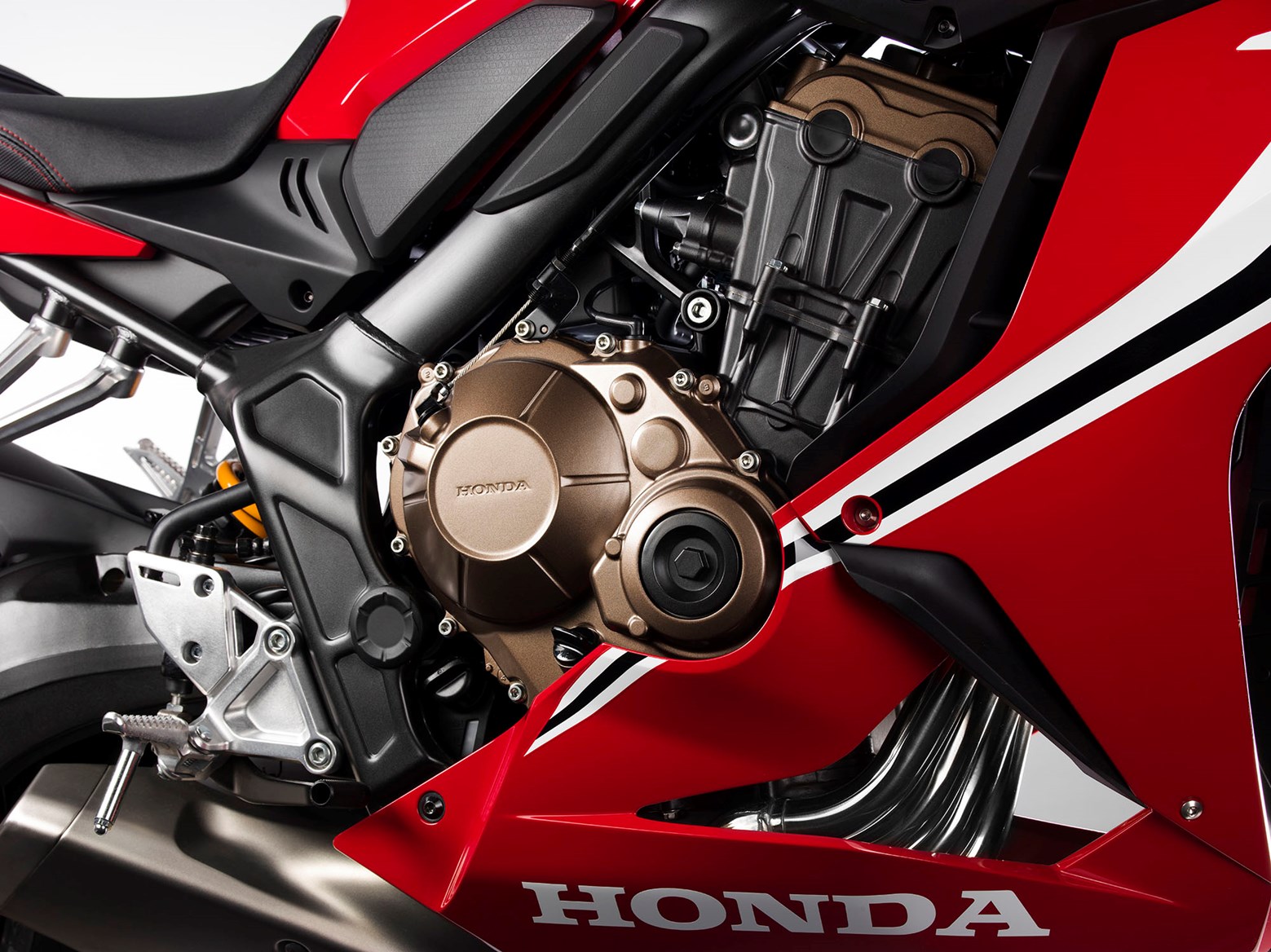 Động cơ Honda CBR650R 2019 sở hữu hiệu năng vận hành cao hơn so với CBR650F