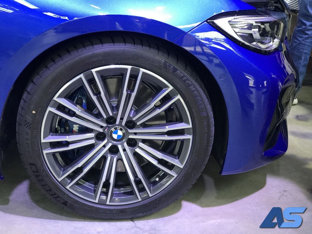BMW 330i M Sport 2019 dùng vành 10 chấu kép