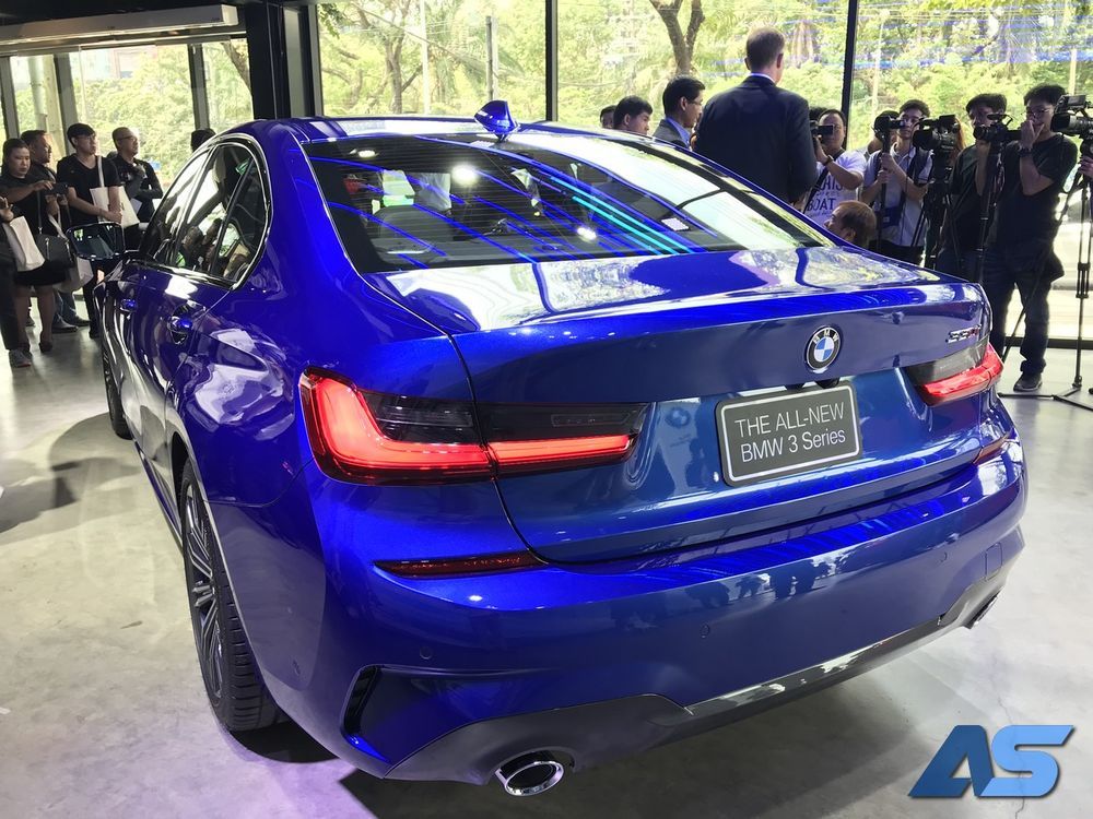 Thiết kế cụm đèn hậu khiến đuôi xe trông như rộng hơn trước