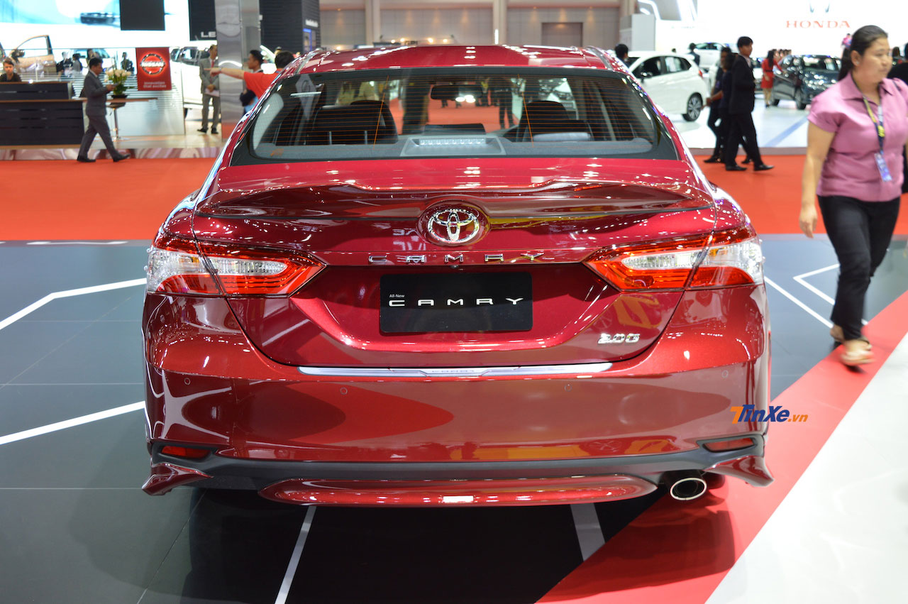 Chiếc Toyota Camry 2019 trong triển lãm thuộc bản 2.0G