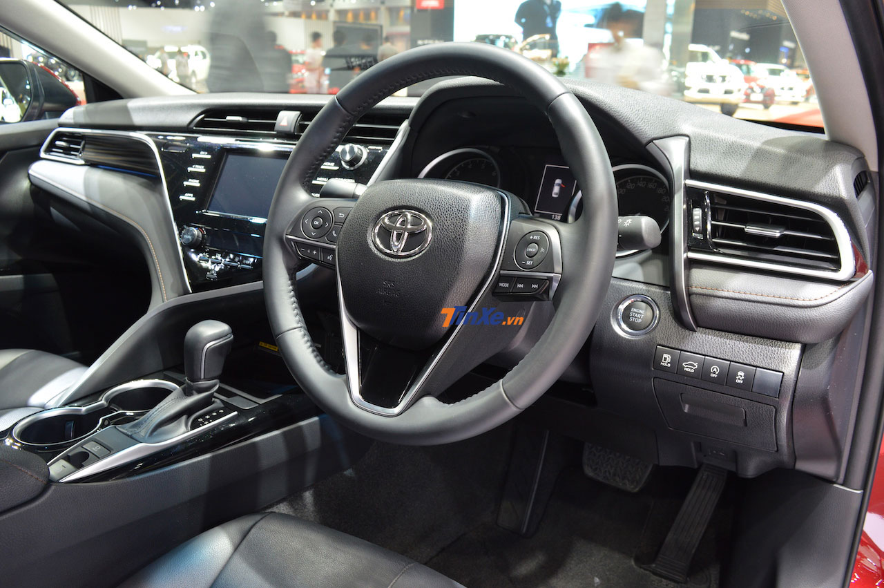 Nội thất bên trong Toyota Camry 2019 tại Thái Lan