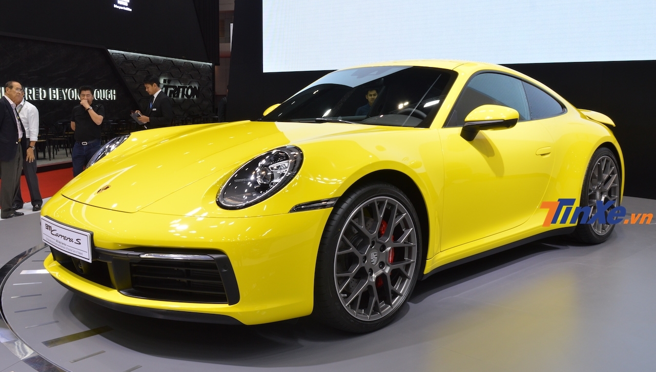 Chiếc Porsche 911 Carrera S thế hệ mới được cải thiện thiết kế, tính năng vận hành