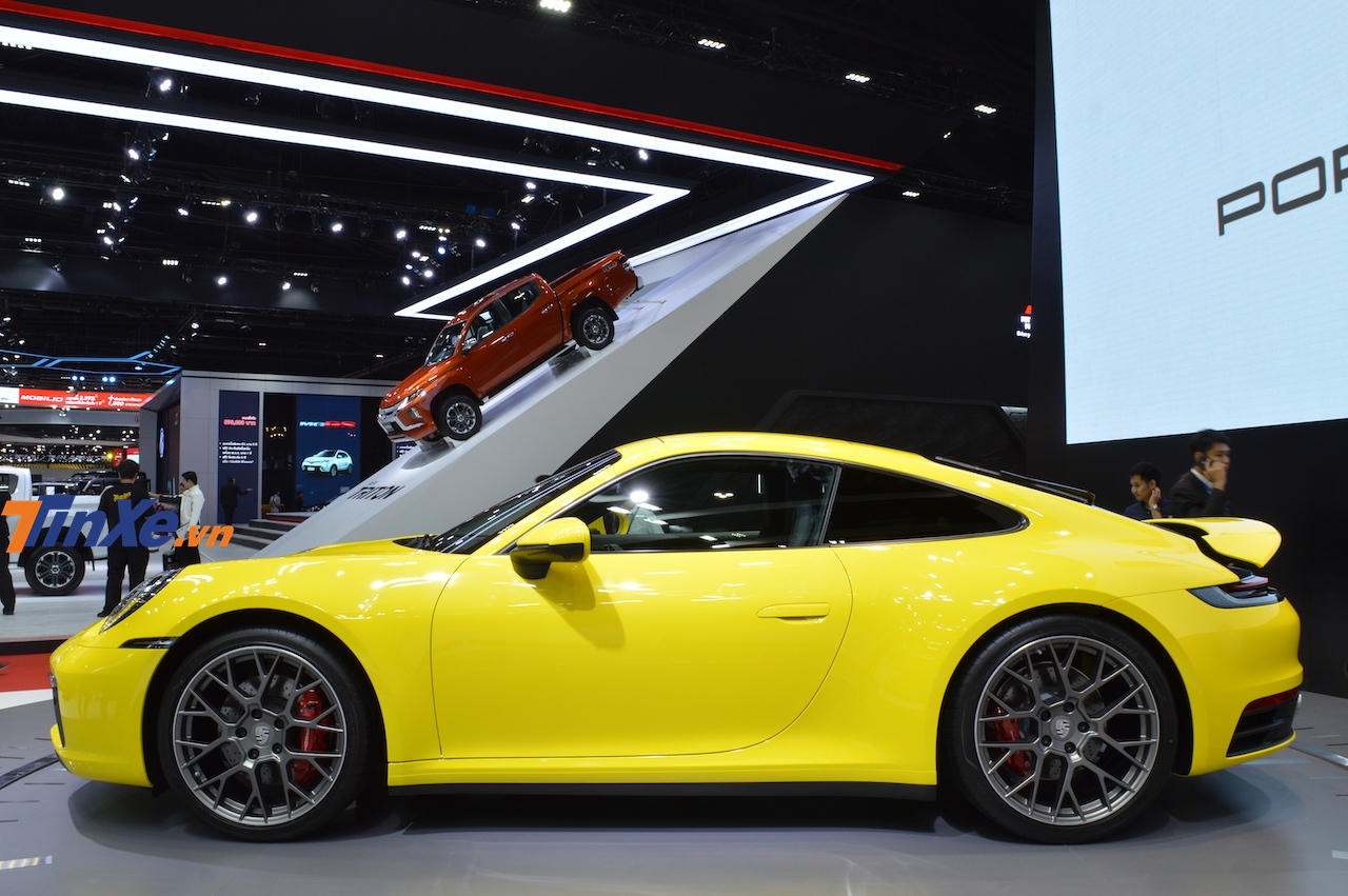 Porsche 911 Carrera S thế hệ mới có bộ mâm mới