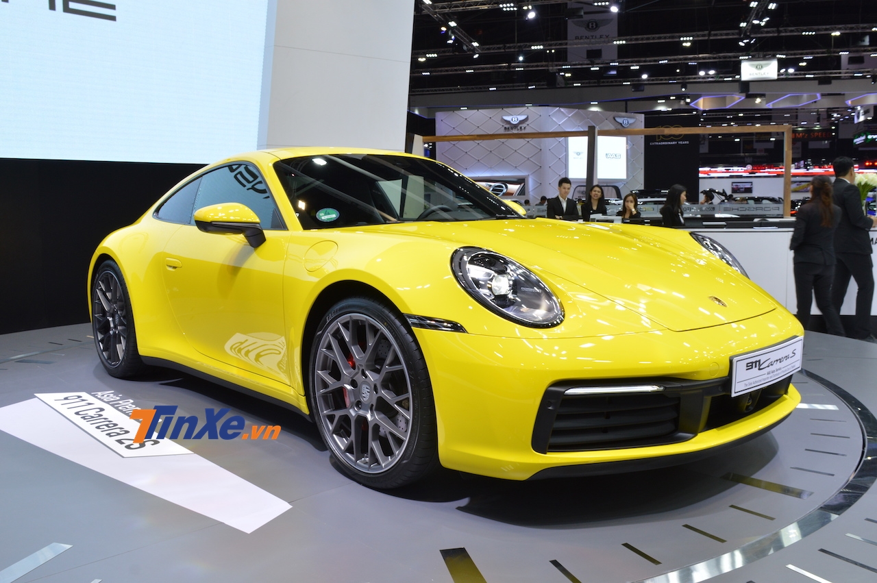 Porsche 911 Carrera S thế hệ mới có đèn pha LED và dải đèn LED mới