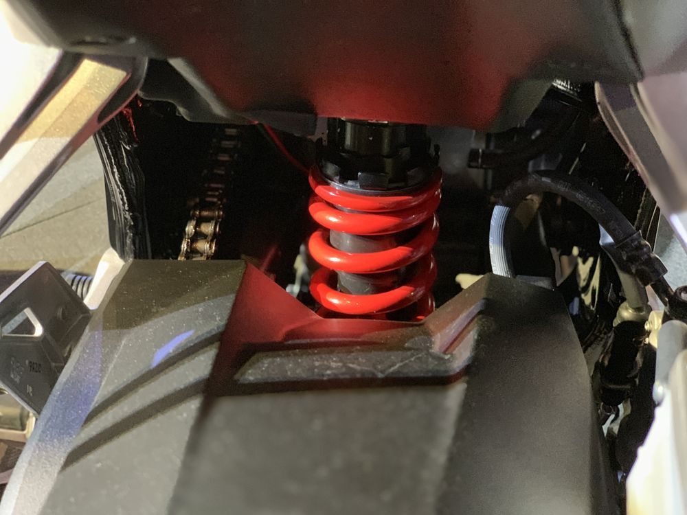 Giảm xóc lò xo trụ đơn phía sau