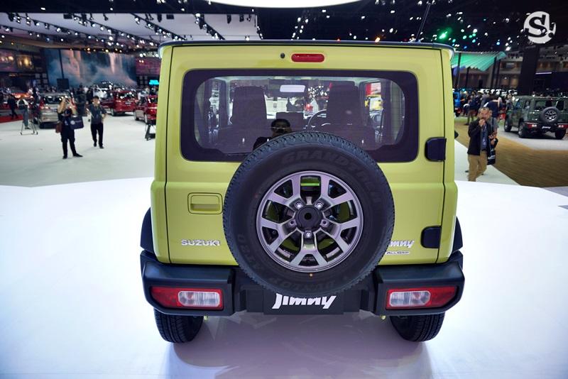 Suzuki Jimny 2019 có cả lốp dự phòng phía sau Suzuki Jimny 2019 có cả lốp dự phòng phía sau
