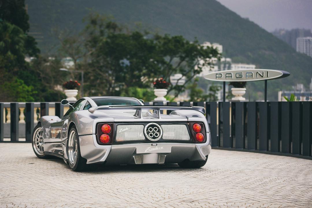 Nguyên mẫu của 1 chiếc Pagani Zonda S mang màu sơn bạc Nguyên mẫu của 1 chiếc Pagani Zonda S mang màu sơn bạc