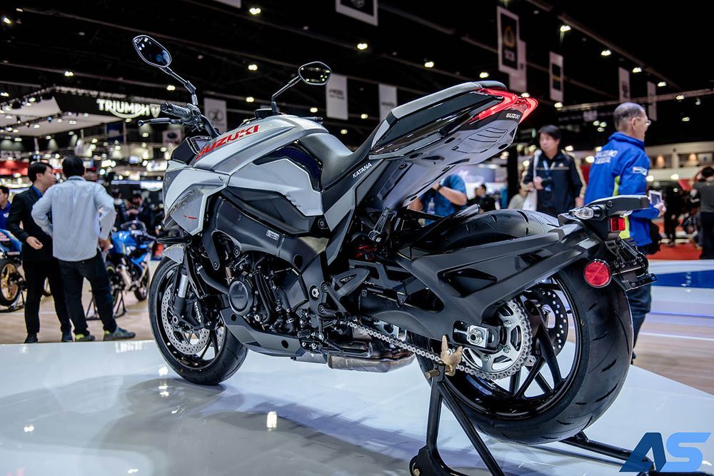 Suzuki Katana có ngoại hình lai giữa naked bike và sport bike Suzuki Katana có ngoại hình lai giữa naked bike và sport bike
