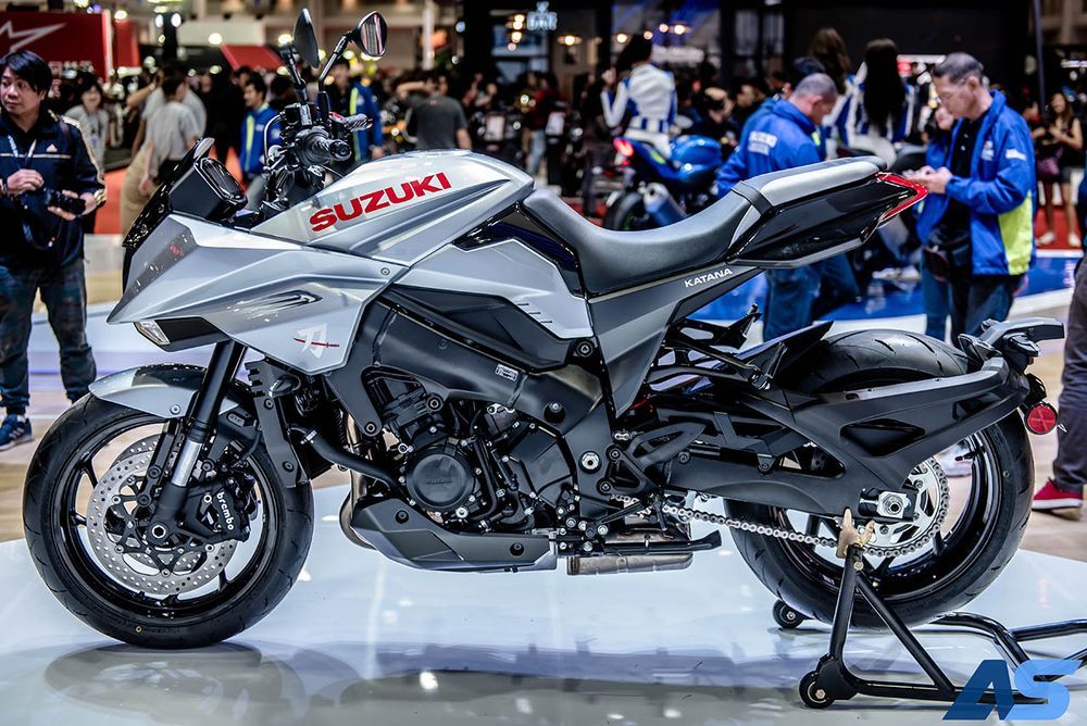 Thiết kế và tên xe được dựa trên chiếc Suzuki Katana của những năm 1980 Thiết kế và tên xe được dựa trên chiếc Suzuki Katana của những năm 1980