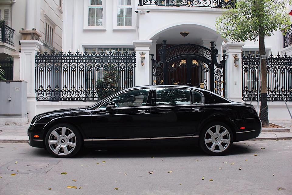 Còn giờ đây chỉ với hơn 2 tỷ đồng, các đại gia Việt đã có trong tay chiếc Bentley Continental Flying Spur Còn giờ đây chỉ với hơn 2 tỷ đồng, các đại gia Việt đã có trong tay chiếc Bentley Continental Flying Spur