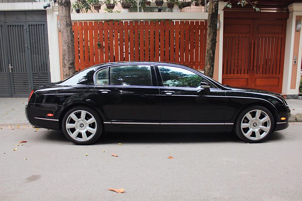 Chiếc Bentley Continental Flying Spur này được sản xuất từ năm 2008 Chiếc Bentley Continental Flying Spur này được sản xuất từ năm 2008