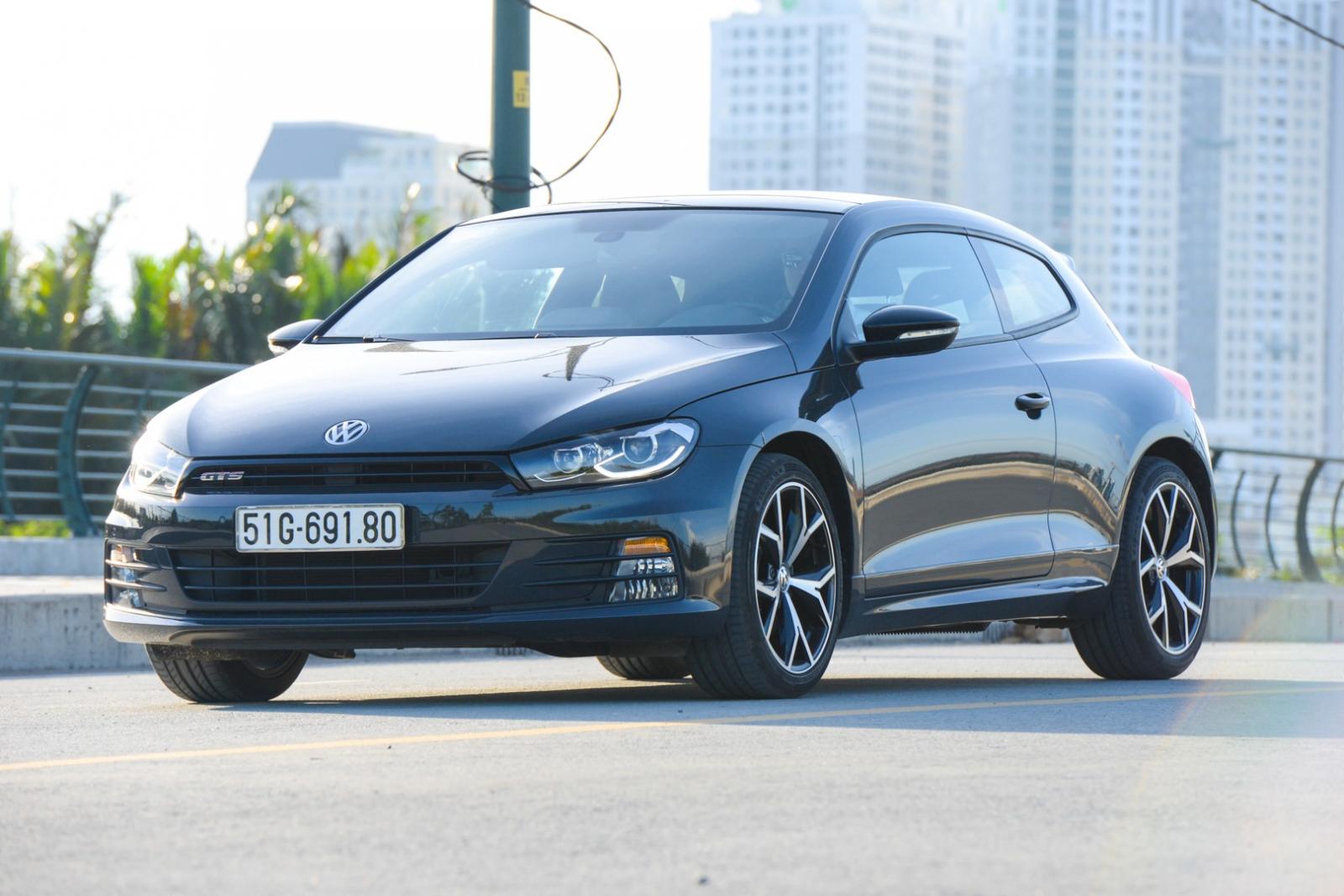 Là sản phẩm được Volkswagen chú trọng tại thị trường Việt Nam tuy nhiên sức bán của Scirocco chưa thực sự bằng Passat BlueMotion hay Tiguan Allspace