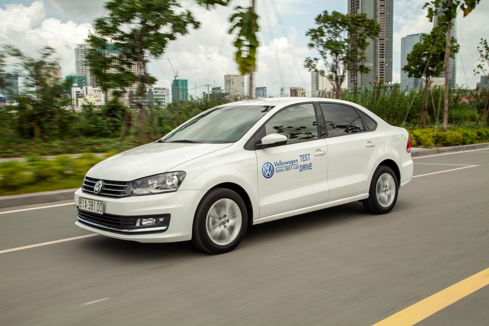 So với các đối thủ trong phân khúc, Volkswagen Polo sedan đang không có lợi thế về mặt giá bán