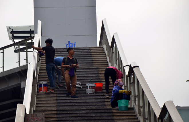 Về tiến độ hoàn thành dự án, ông Phương cho biết còn hạng mục mái che thang cuốn, thiết bị an toàn, cảnh quan cây xanh đang được hoàn thiện Về tiến độ hoàn thành dự án, ông Phương cho biết còn hạng mục mái che thang cuốn, thiết bị an toàn, cảnh quan cây xanh đang được hoàn thiện