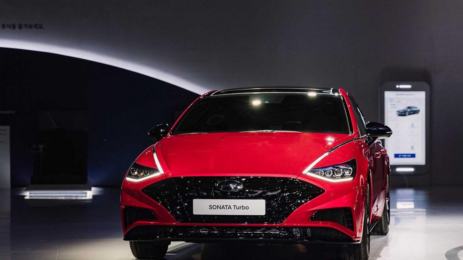 Hyundai Sonata 1.6 Turbo 2020 có thiết kế đầu xe thể thao hơn các phiên bản còn lại Hyundai Sonata 1.6 Turbo 2020 có thiết kế đầu xe thể thao hơn các phiên bản còn lại