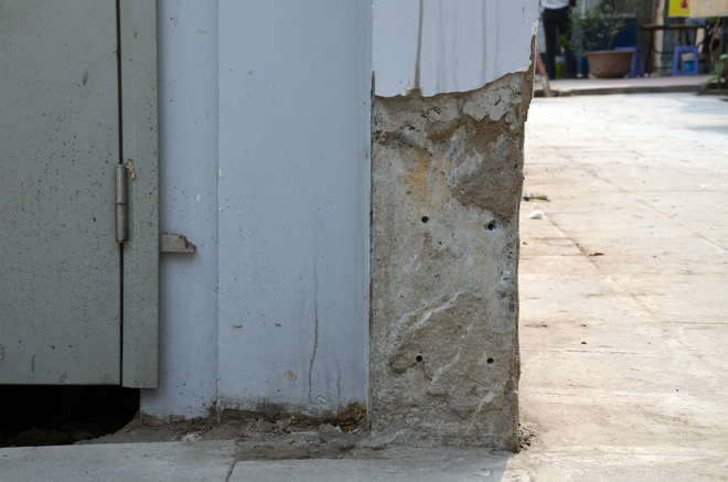 Tại buổi họp báo thường kỳ của Bộ GTVT chiều 28/3, ông Vũ Hồng Phương, Giám đốc BQL Dự án thừa nhận có một số hạng mục như tấm kính, vị trí khoan liên kết, mái che thang cuốn bị hư hỏng Tại buổi họp báo thường kỳ của Bộ GTVT chiều 28/3, ông Vũ Hồng Phương, Giám đốc BQL Dự án thừa nhận có một số hạng mục như tấm kính, vị trí khoan liên kết, mái che thang cuốn bị hư hỏng