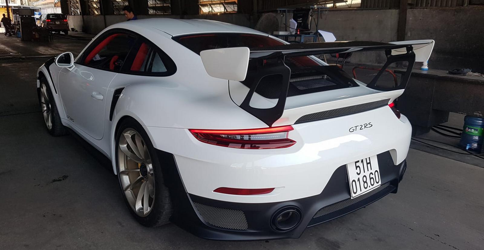Siêu xe Porsche 911 GT2 RS thứ 3 về Việt Nam đã có hộ khẩu Sài thành