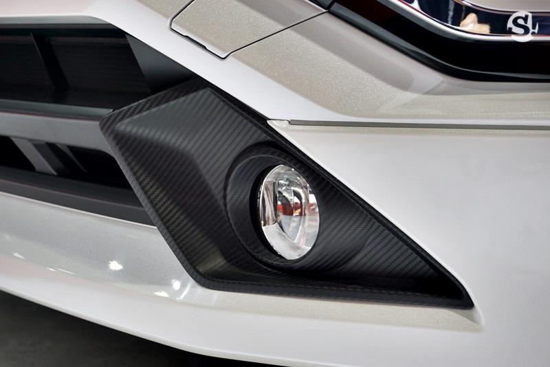 Hốc đèn sương mù trước với vân sợi carbon