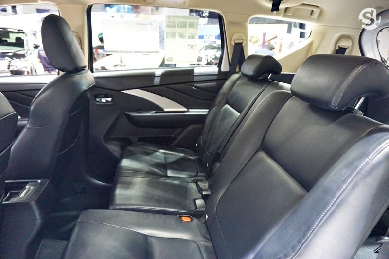 Hàng ghế sau của chiếc Mitsubishi Xpander 2019 được bọc da màu đen