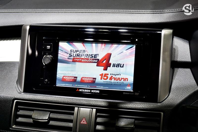 Màn hình thông tin giải trí nằm độc lập trên mặt táp-lô