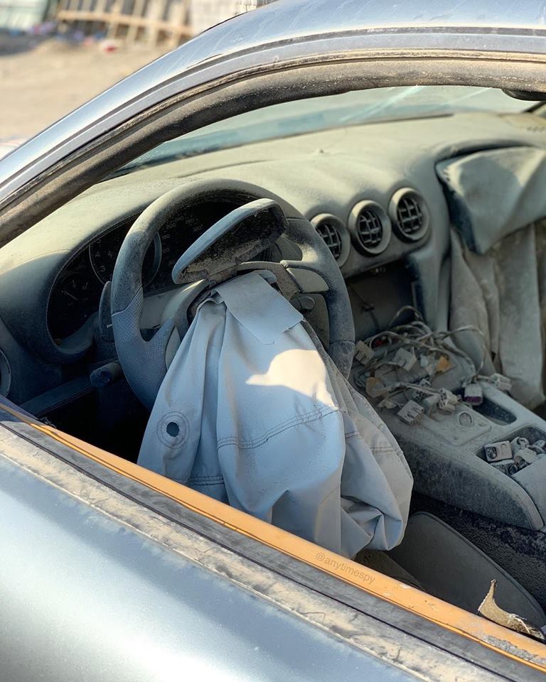 Nội thất bung túi khí và đóng bụi dày đặc