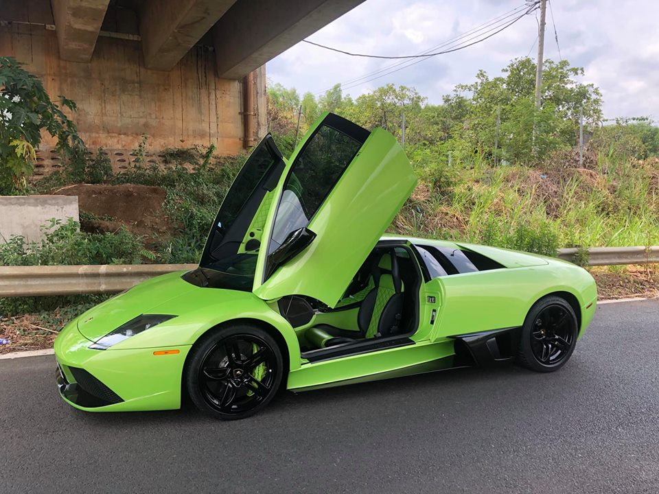 ông chủ công ty nhập khẩu siêu xe quận 5 mua lại Lamborghini Murcielago LP640 màu xanh cốm