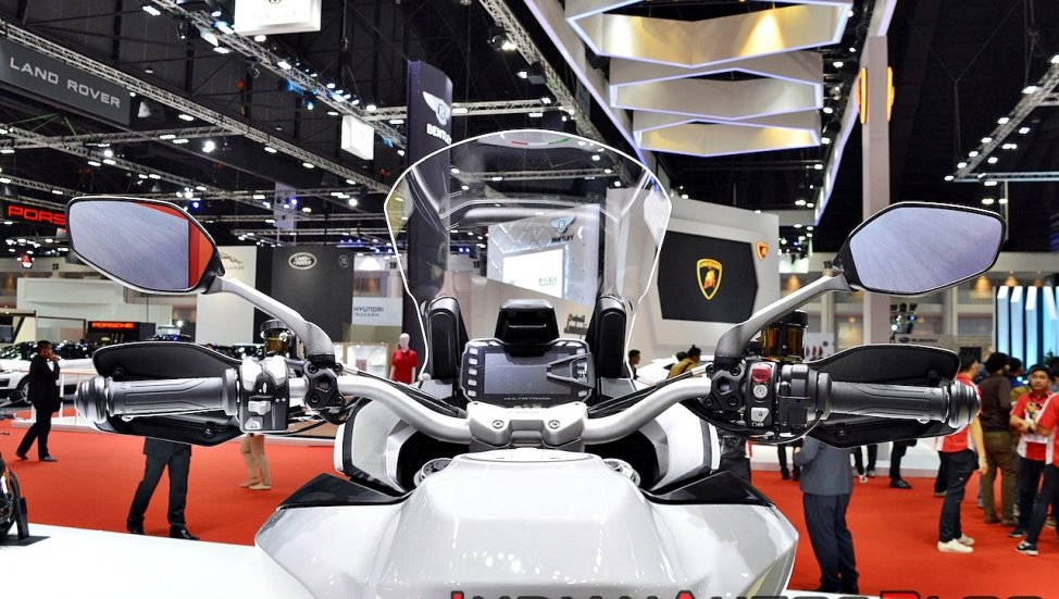 Kính chắn gió chỉnh tay