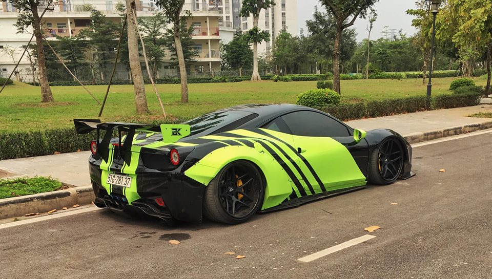 Ngay khi có mặt ở Hà Nội, siêu xe Ferrari 458 Italia độ Liberty Walk đã được chủ nhân bán lại cho một người chuyên nhập khẩu xe sang ở Việt Nam Ngay khi có mặt ở Hà Nội, siêu xe Ferrari 458 Italia độ Liberty Walk đã được chủ nhân bán lại cho một người chuyên nhập khẩu xe sang ở Việt Nam