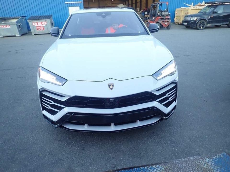 Lamborghini Urus tiếp tục về Campuchia nới rộng khoảng cách trong việc mua siêu SUV với nhà giàu Việt