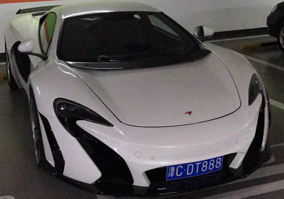 Vẻ đẹp của chiếc siêu xe McLaren MP4-12C trước khi gặp nạn Vẻ đẹp của chiếc siêu xe McLaren MP4-12C trước khi gặp nạn