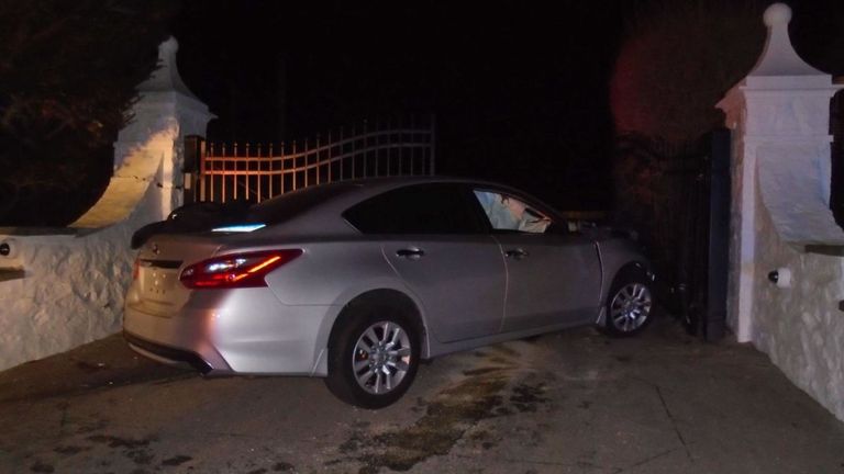 Chiếc Nissan Altima này là xe ăn trộm Chiếc Nissan Altima này là xe ăn trộm