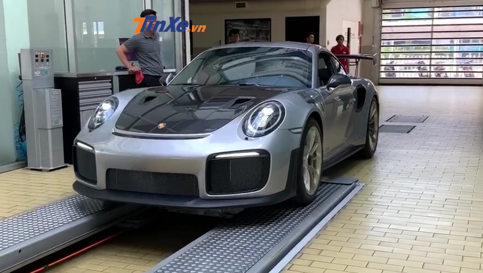 Để mua Porsche 911 GT2 RS 2018, khách Việt phải chi số tiền hơn 20 tỷ đồng, đắt hơn 4 tỷ đồng so với các nhà giàu Hồng Kông Để mua Porsche 911 GT2 RS 2018, khách Việt phải chi số tiền hơn 20 tỷ đồng, đắt hơn 4 tỷ đồng so với các nhà giàu Hồng Kông