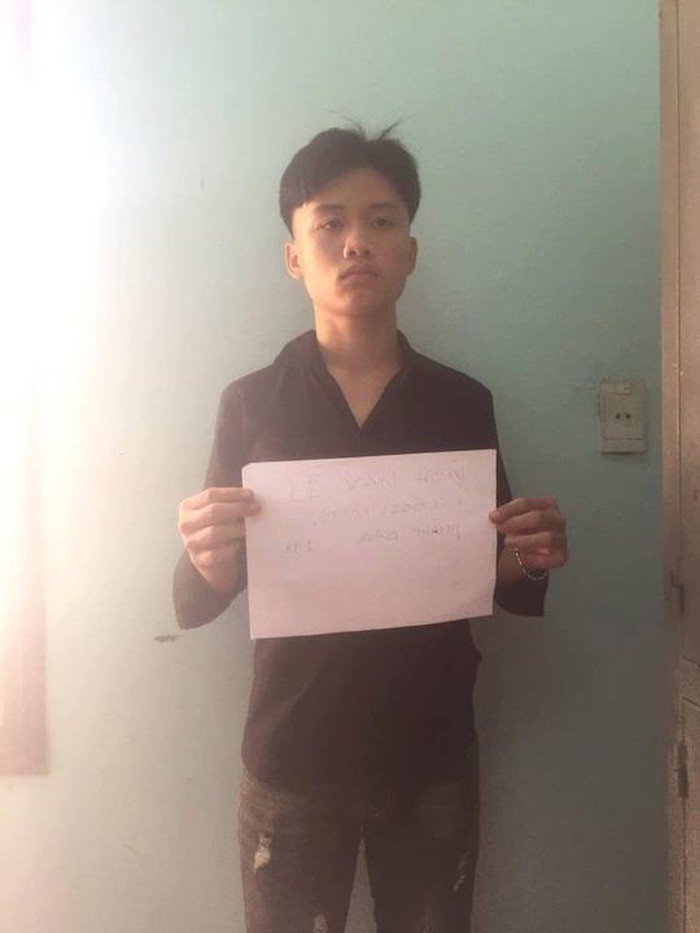 Đối tượng Lê Văn Hoài tại cơ quan công an (Ảnh: Pháp luật TP HCM) Đối tượng Lê Văn Hoài tại cơ quan công an (Ảnh: Pháp luật TP HCM)