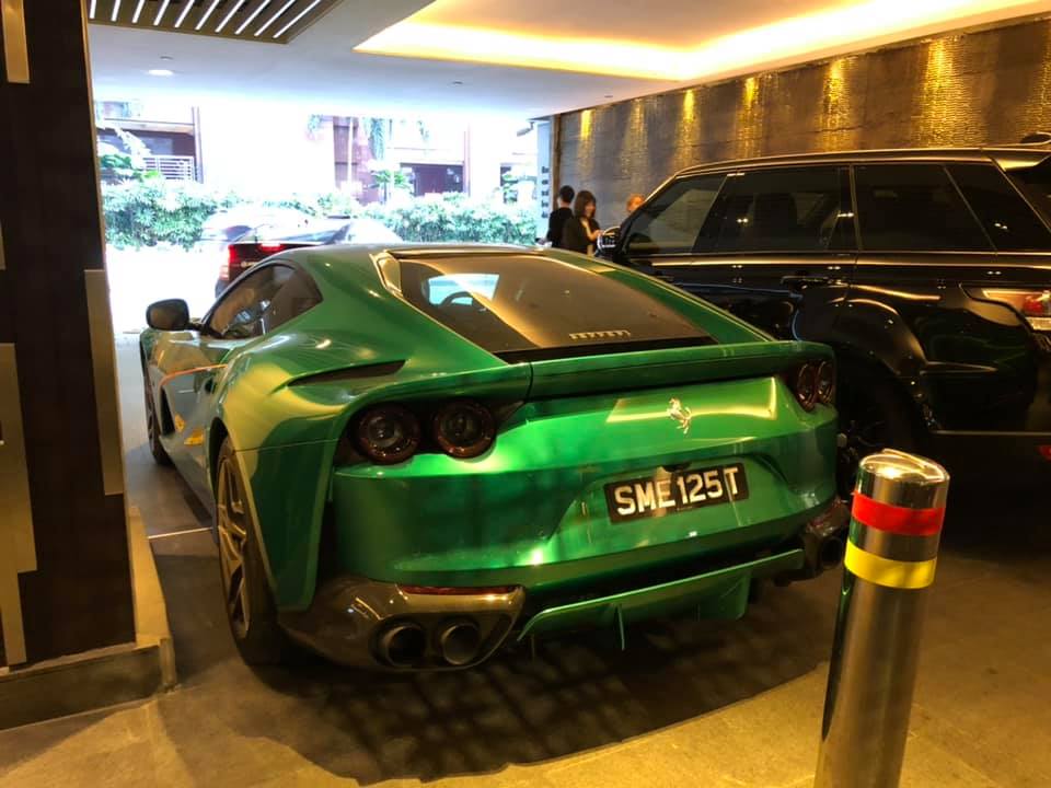 Bộ áo mang tên Green Jewel của siêu xe Ferrari 812 Superfast do bộ phận cá nhân hoá Tailor-Made của hãng Ferrari thực hiện