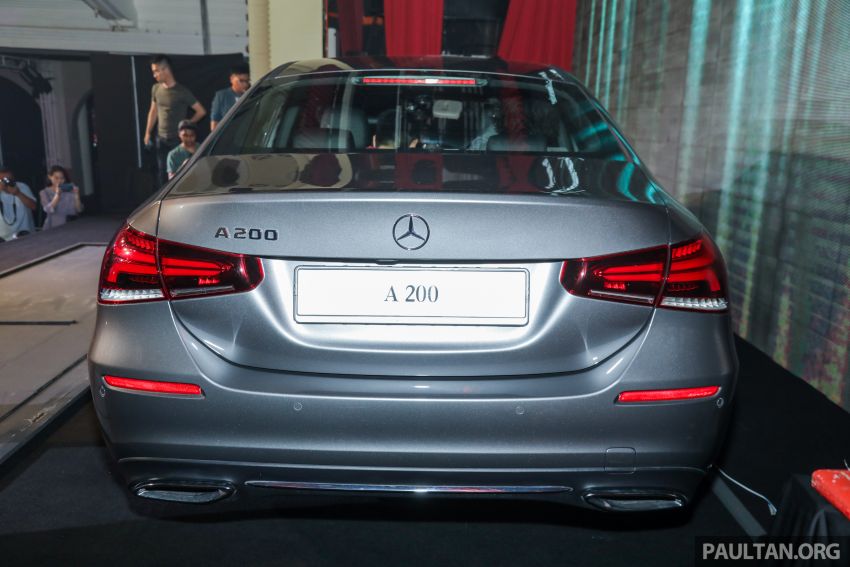 Mercedes-Benz A200 Progressive Line 2019 được trang bị 2 ống xả phía sau Mercedes-Benz A200 Progressive Line 2019 được trang bị 2 ống xả phía sau