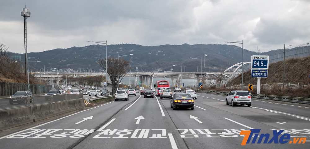 Hầu hết xe trên đường phố Seoul là xe Hàn Quốc, rất ít những mẫu xe Đức, Anh, Nhật,...