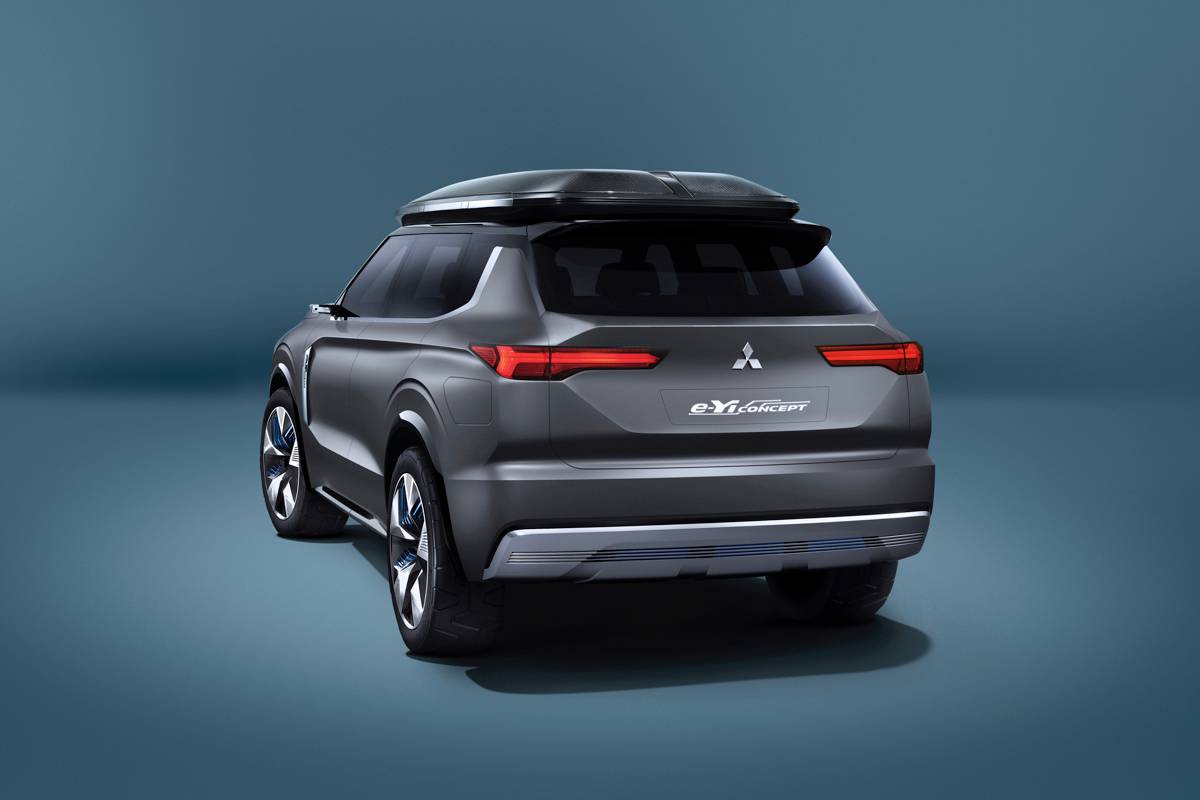 Phía sau của Mitsubishi e-Yi