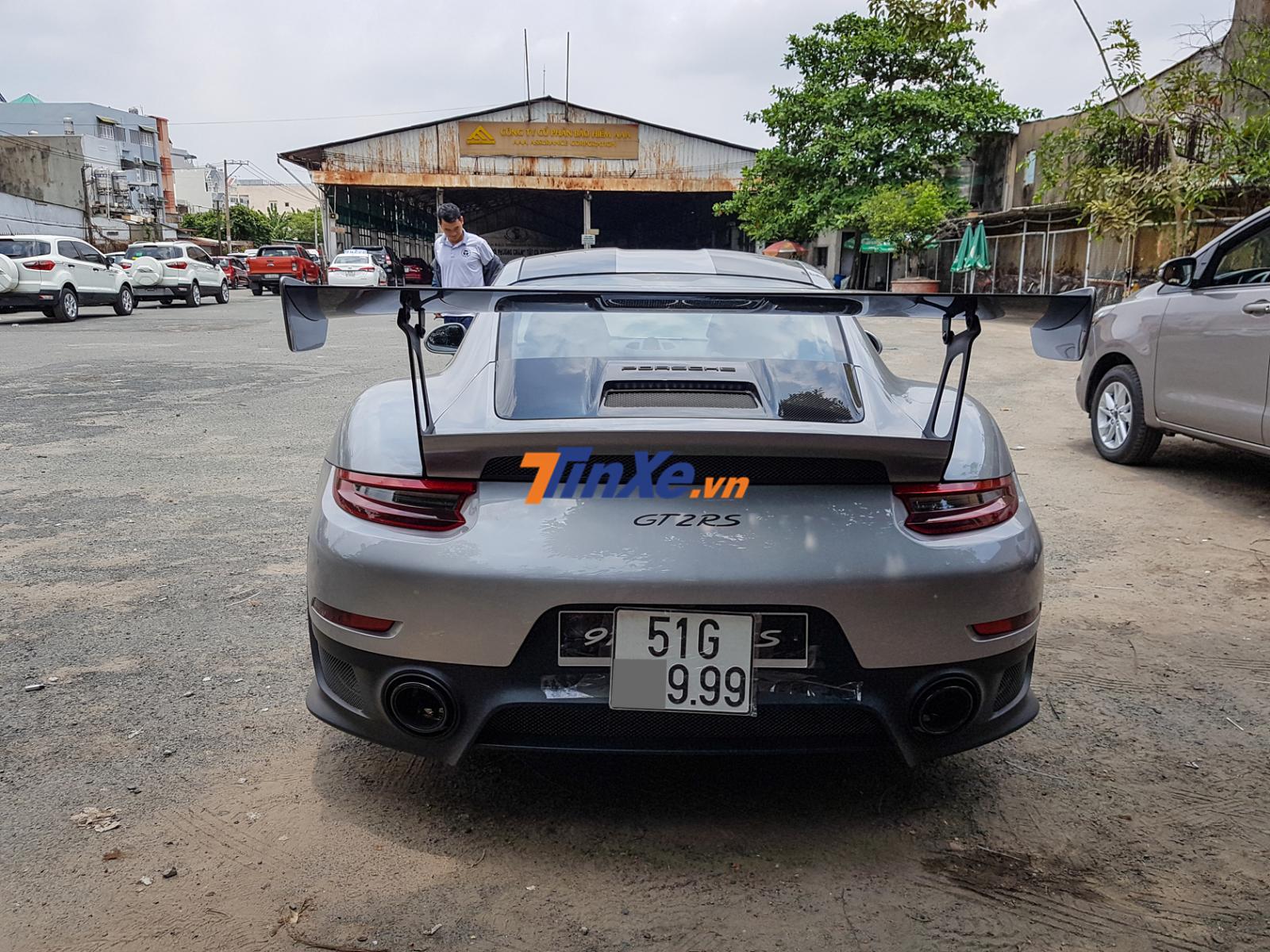 Biển tam hoa 9 của siêu xe Porsche 911 GT2 RS Biển tam hoa 9 của siêu xe Porsche 911 GT2 RS