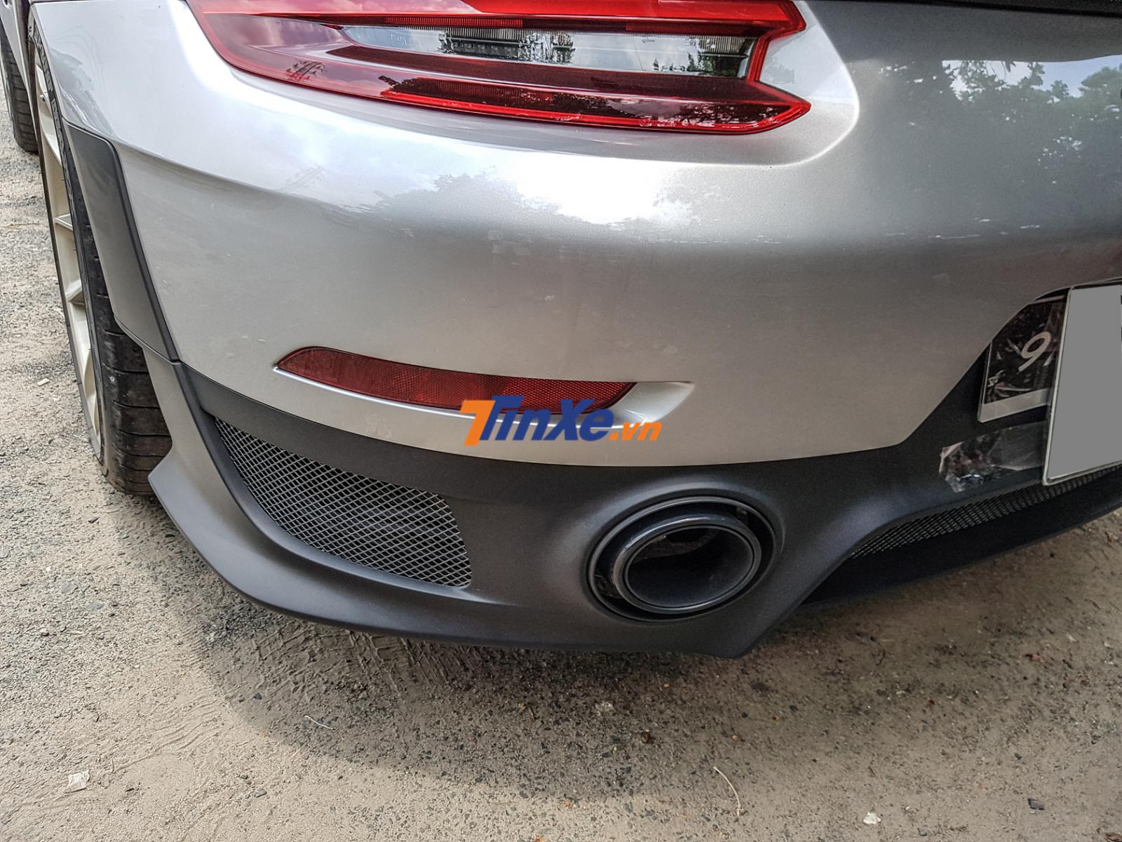 Xe tăng tốc từ 0-100 km/h trong 2,8 giây Xe tăng tốc từ 0-100 km/h trong 2,8 giây