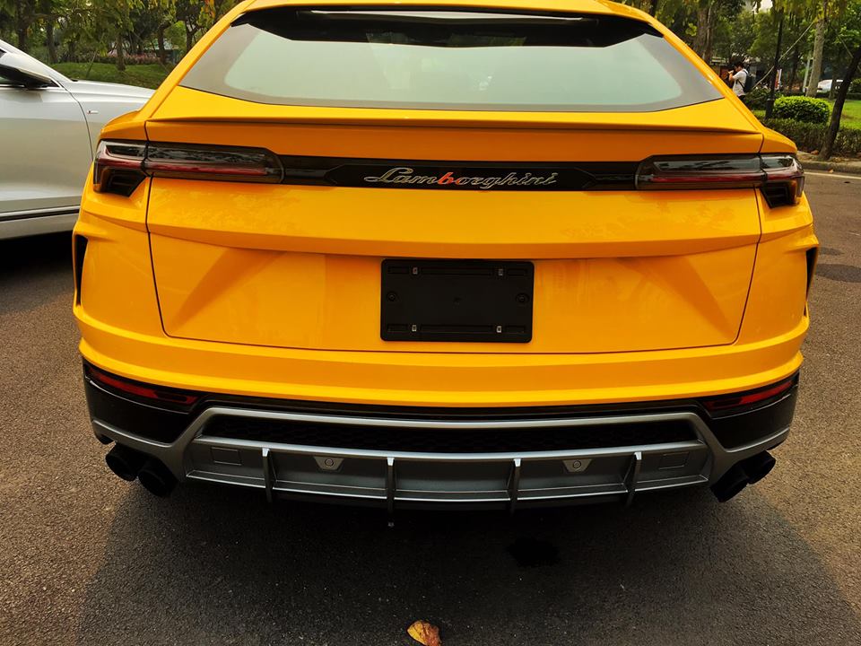 Vẻ đẹp của Lamborghini Urus ở Long An khi nhìn từ phía sau