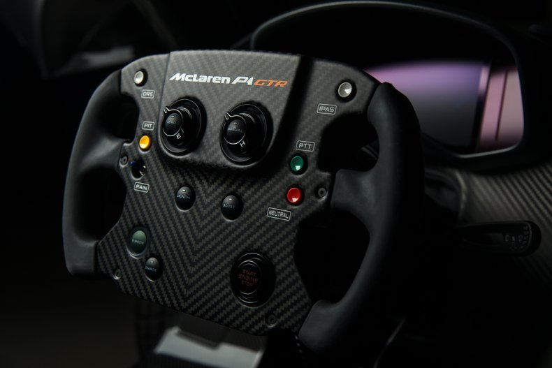 Vô-lăng của McLaren P1 GTR