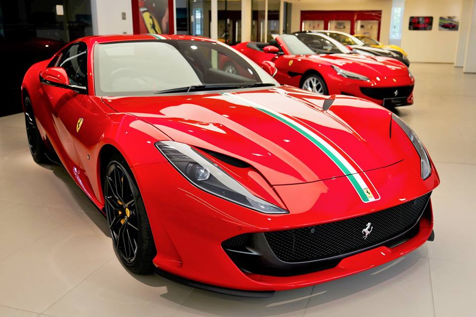 Đại gia Hồng Kông chịu chơi khi mua Ferrari 812 Superfast theo phiên bản Tailor Made Đại gia Hồng Kông chịu chơi khi mua Ferrari 812 Superfast theo phiên bản Tailor Made