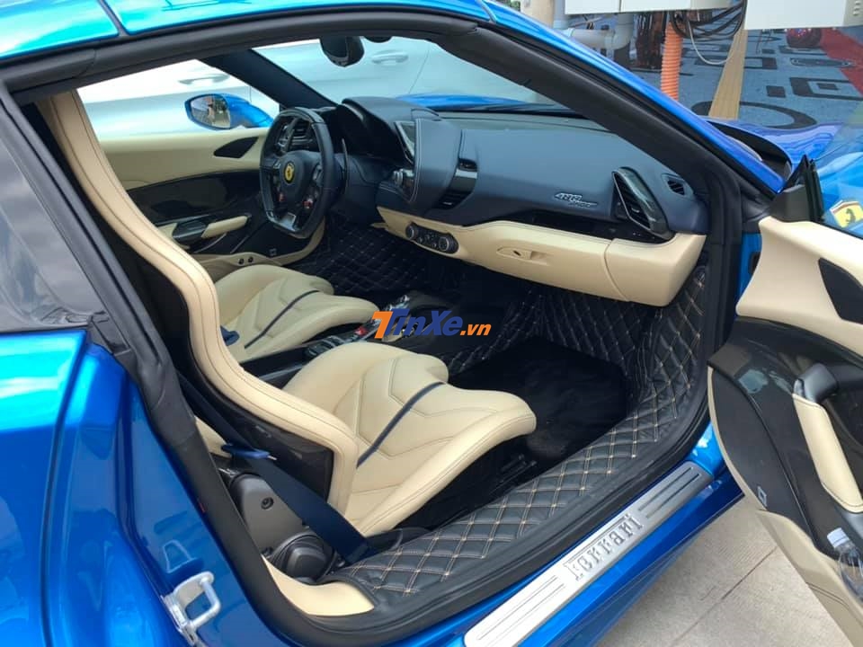 Nội thất siêu xe Ferrari 488 Spider màu xanh mới về Bình Phước Nội thất siêu xe Ferrari 488 Spider màu xanh mới về Bình Phước