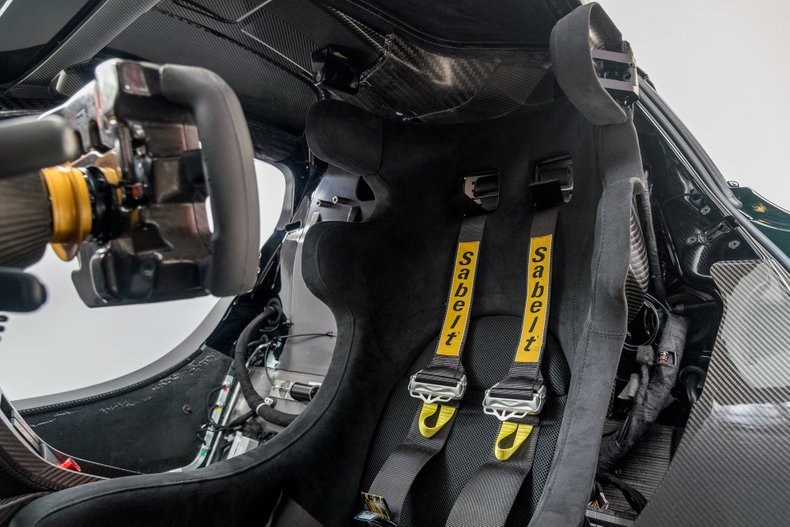 Nội thất siêu xe McLaren P1 GTR 